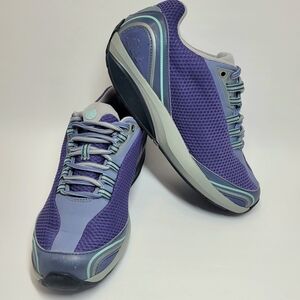 MBT Mahuta Rockerwomen's size 6.5